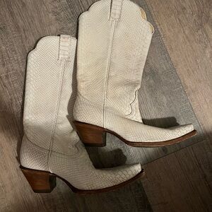 Idyllwind Cream Heeled Western Boots